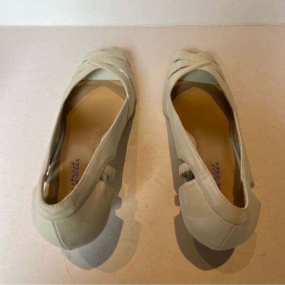 Easy Street Women's Pumps Cream Slip On Open Toe 11M - Picture 7 of 9